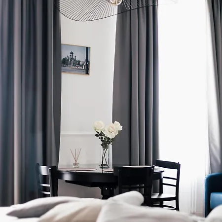 Апартаменты Boutique Studio, 5-minute Walk To Stadion Narodowy Metro